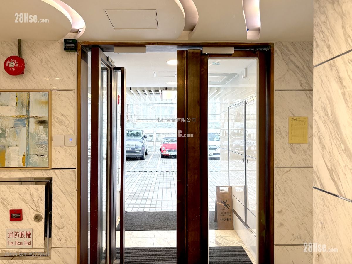 main door: Villa Cecil Rental 3 Bedrooms , 2 Bathrooms 962 ft²