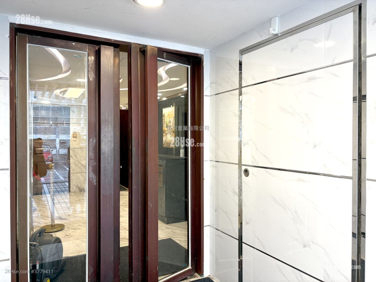 main door: Villa Cecil Rental 3 Bedrooms , 2 Bathrooms 962 ft²