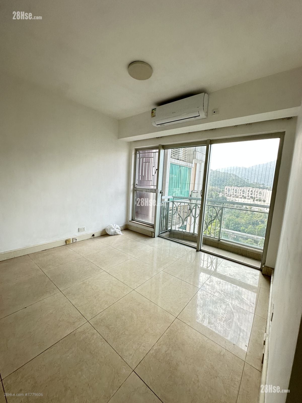 名城 租盘 4 房 , 3 浴室 842 平方尺