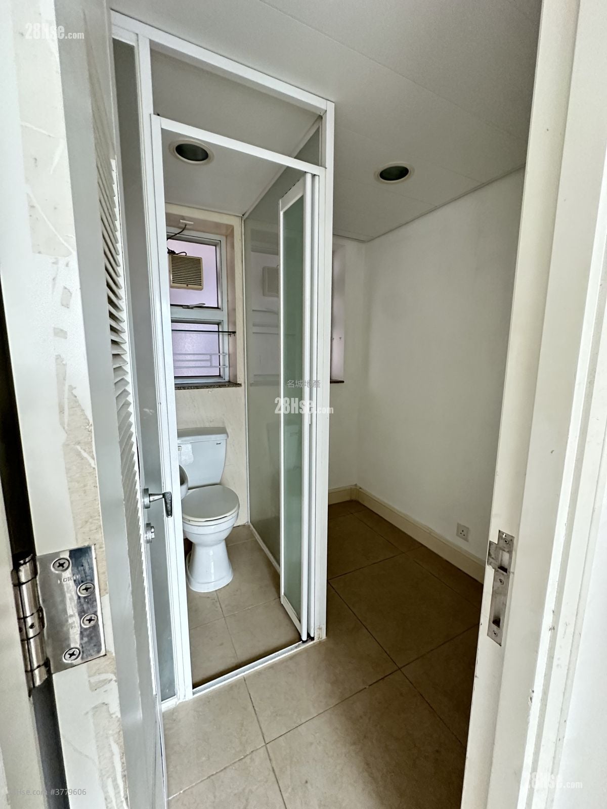 名城 租盘 4 房 , 3 浴室 842 平方尺