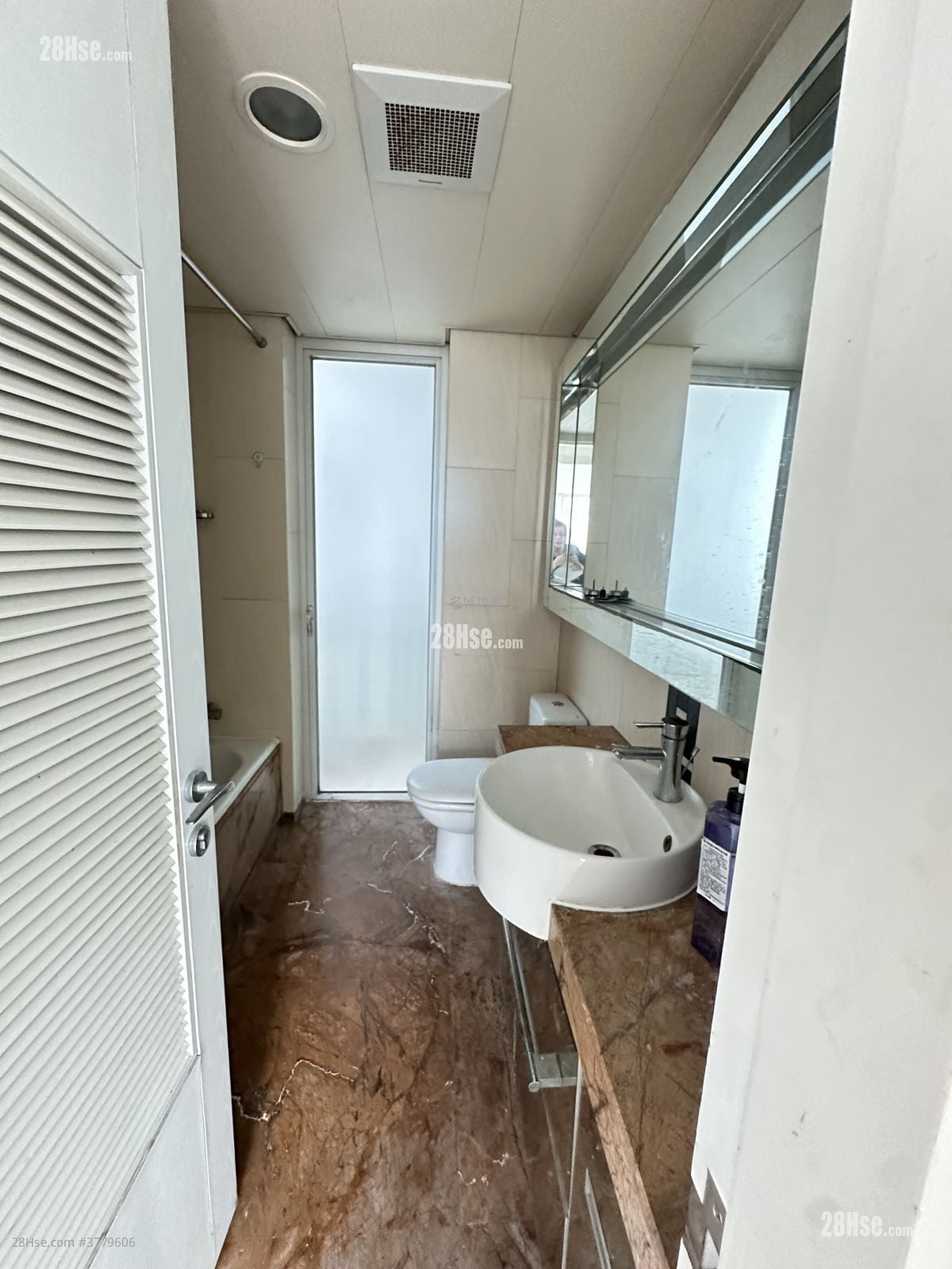 名城 租盘 4 房 , 3 浴室 842 平方尺