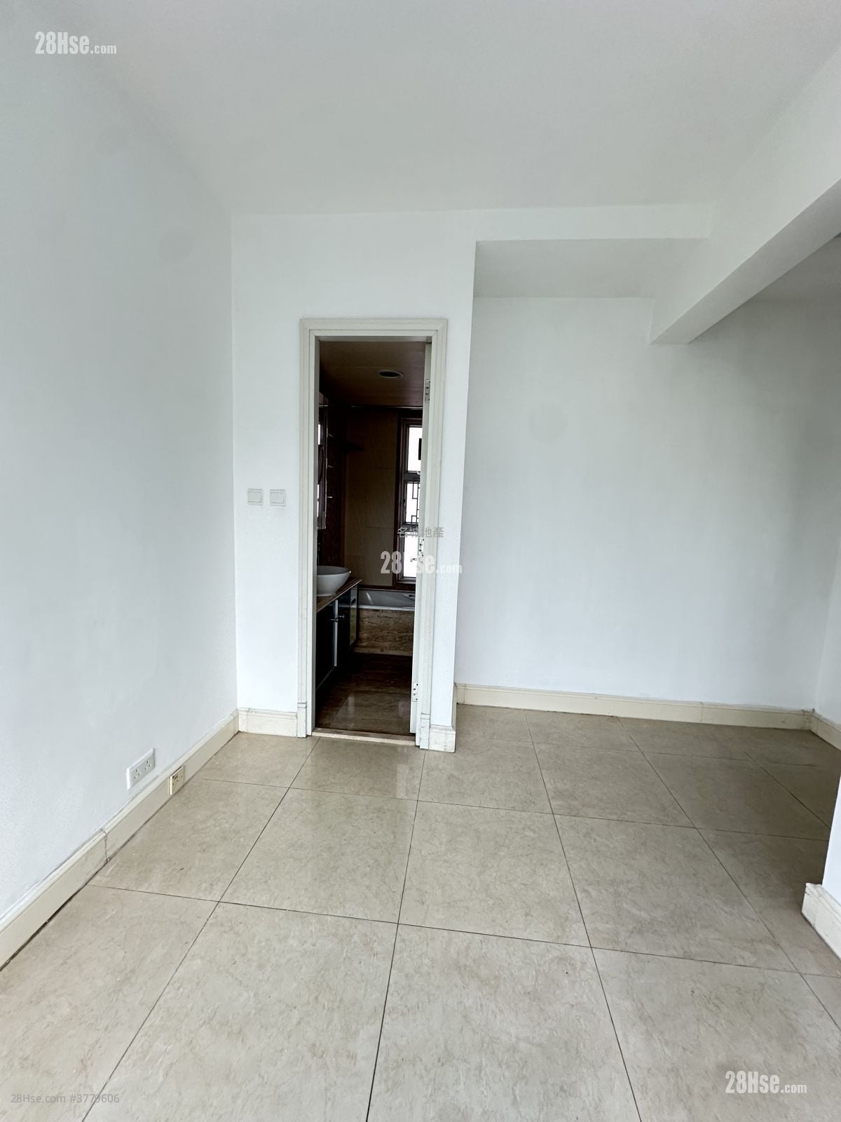 名城 租盘 4 房 , 3 浴室 842 平方尺