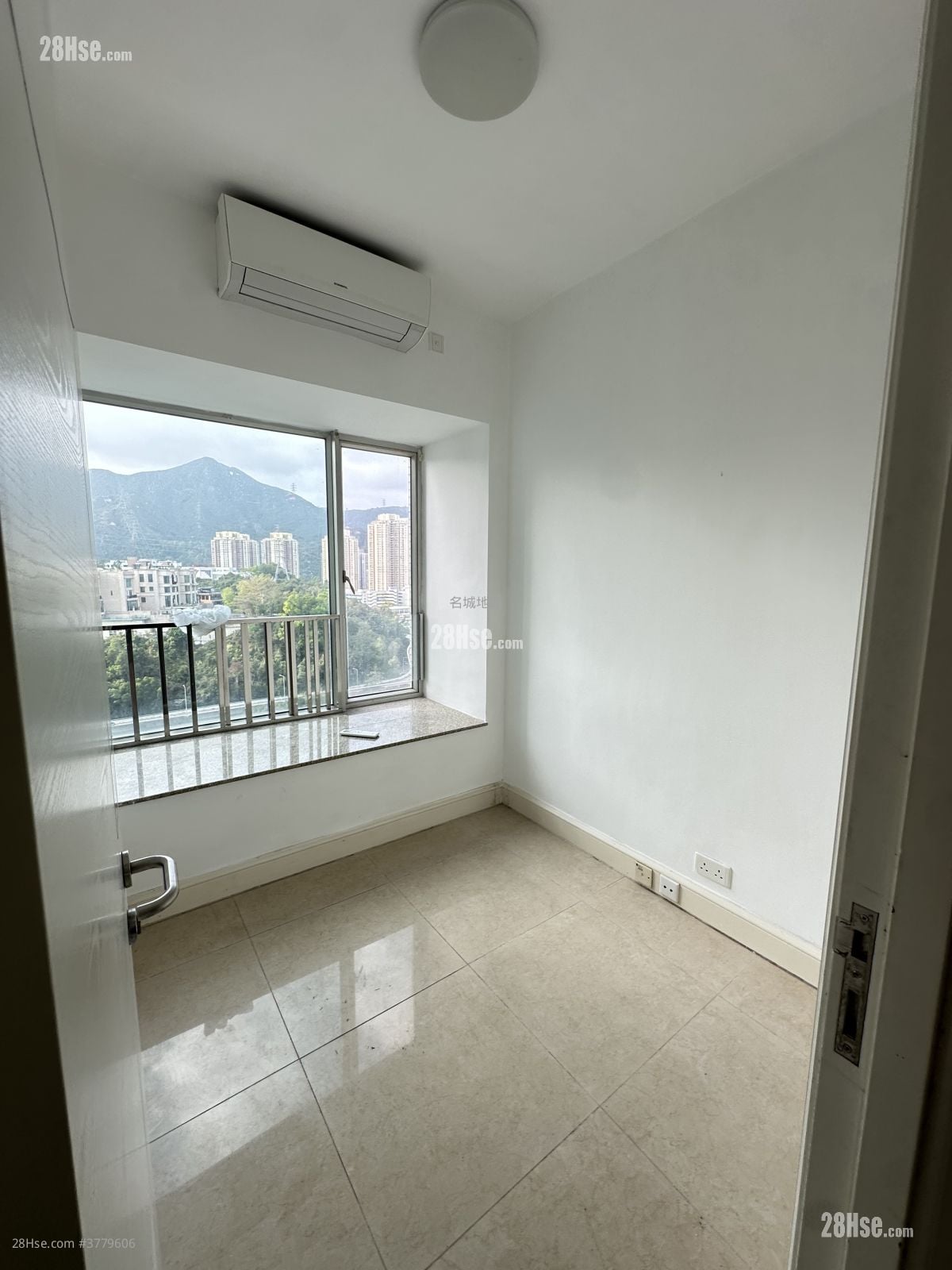 名城 租盘 4 房 , 3 浴室 842 平方尺