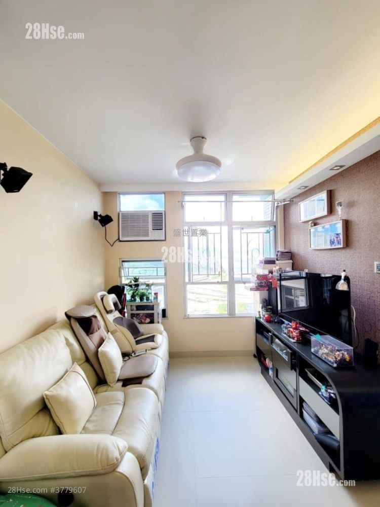 Kam Tai Court Sell 3 Bedrooms , 2 Bathrooms 650 ft²
