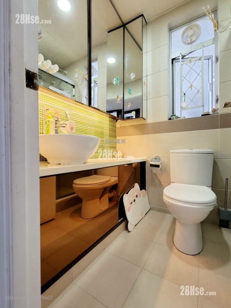 Kam Tai Court Sell 3 Bedrooms , 2 Bathrooms 650 ft²