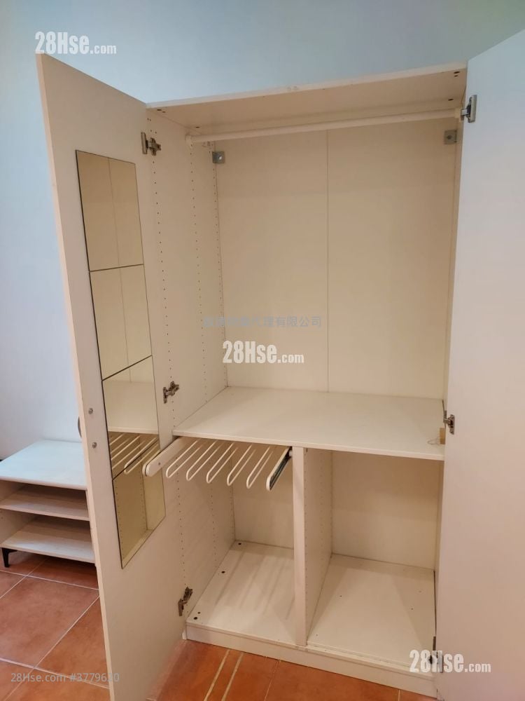 Man Shek Building Sell 1 Bathroom 246 ft²