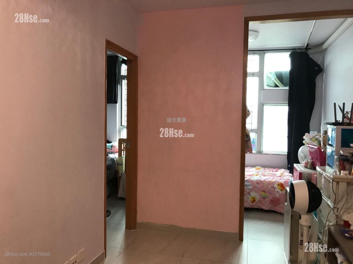 Kam Fung Court Sell 2 Bedrooms , 1 Bathroom 428 ft²