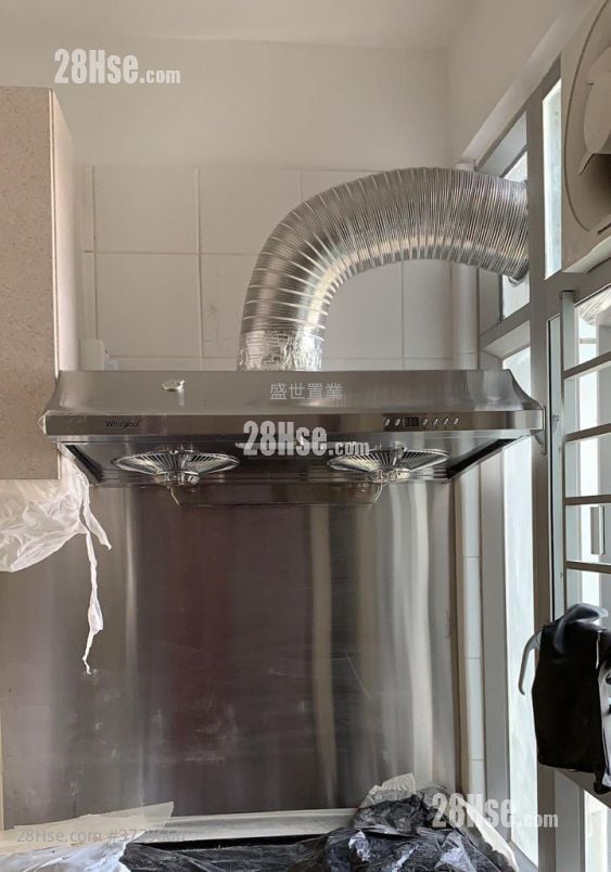 Kam Fung Court Sell 2 Bedrooms , 1 Bathroom 428 ft²