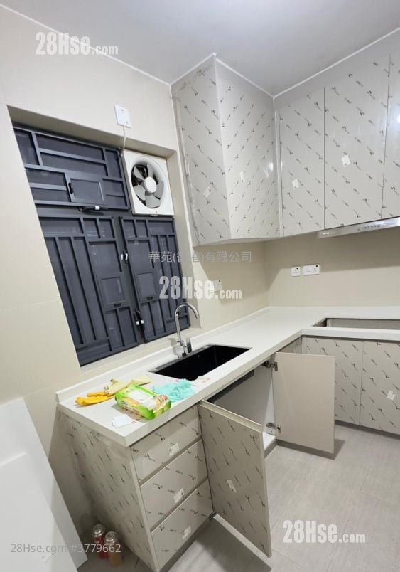 村屋 租盘 3 房 , 2 浴室 700 平方尺