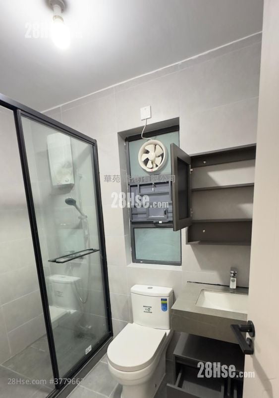 村屋 租盘 3 房 , 2 浴室 700 平方尺