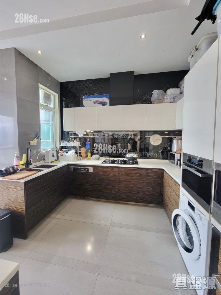 Shining Heights Sell 5+ Bedrooms , 4 Bathrooms 2,995 ft²