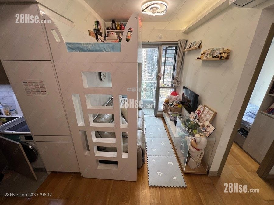 The Reach Sell 1 Bathroom 443 ft²