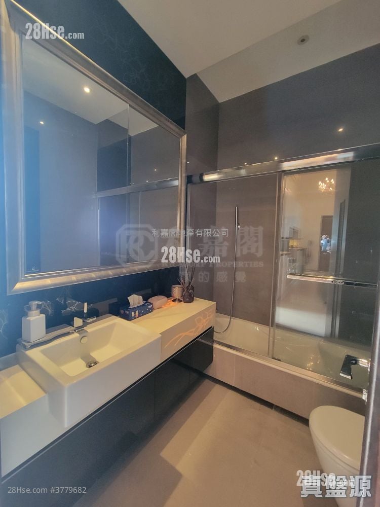 Shining Heights Sell 5+ Bedrooms , 4 Bathrooms 2,995 ft²