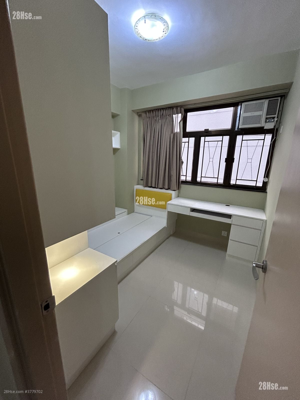 Carlton Mansion Sell 3 Bedrooms , 2 Bathrooms 723 ft²