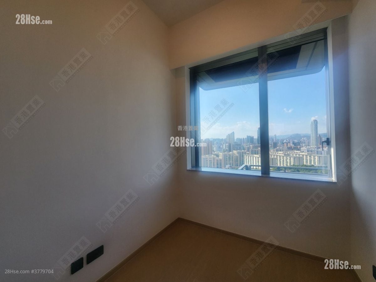 In One Rental 2 Bedrooms , 1 Bathroom 522 ft²