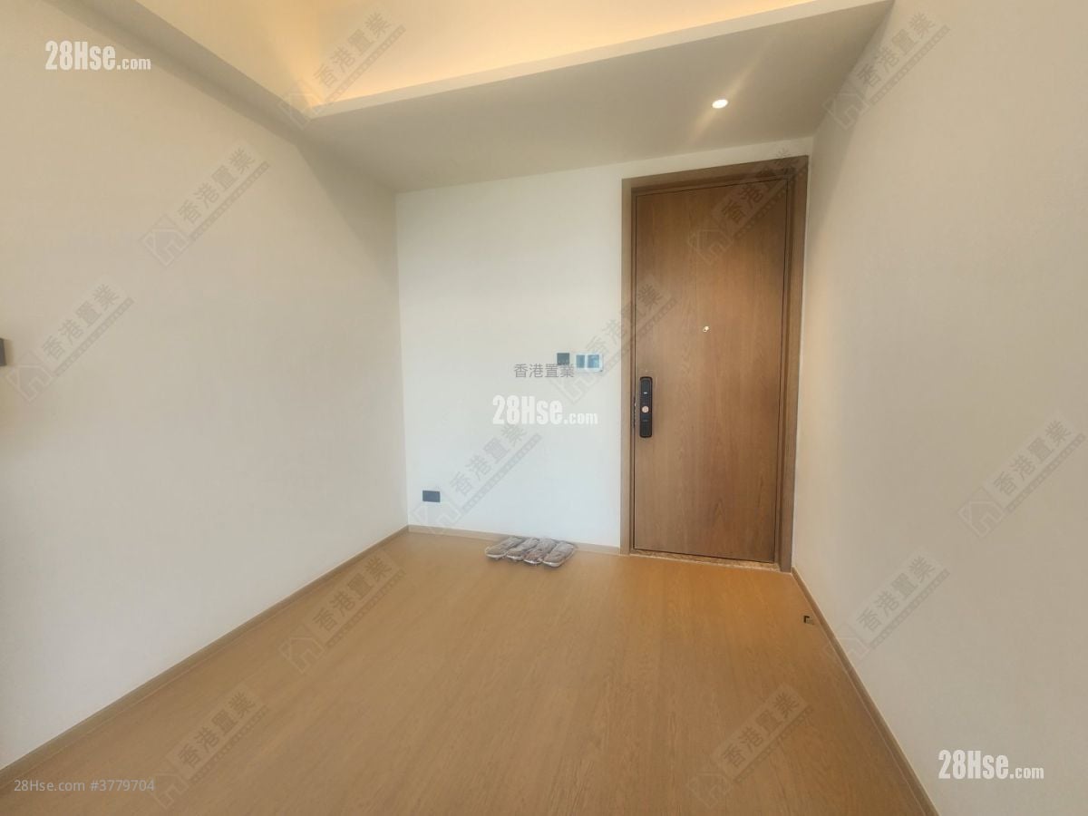 In One Rental 2 Bedrooms , 1 Bathroom 522 ft²