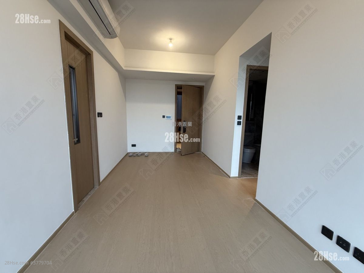 In One Rental 2 Bedrooms , 1 Bathroom 522 ft²