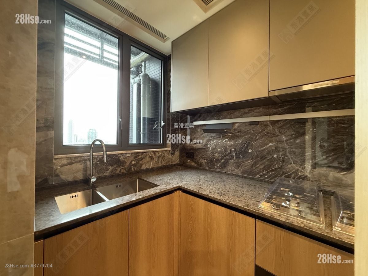 In One Rental 2 Bedrooms , 1 Bathroom 522 ft²