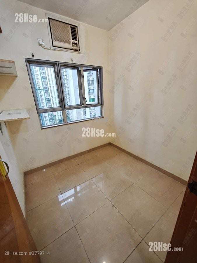 Hong Tak Gardens Sell 2 Bedrooms 363 ft²