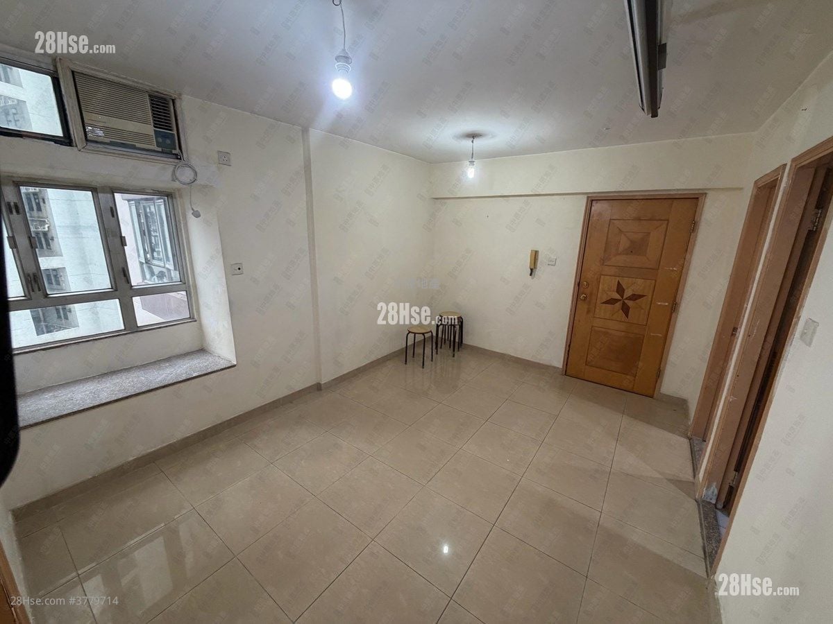 Hong Tak Gardens Sell 2 Bedrooms 363 ft²