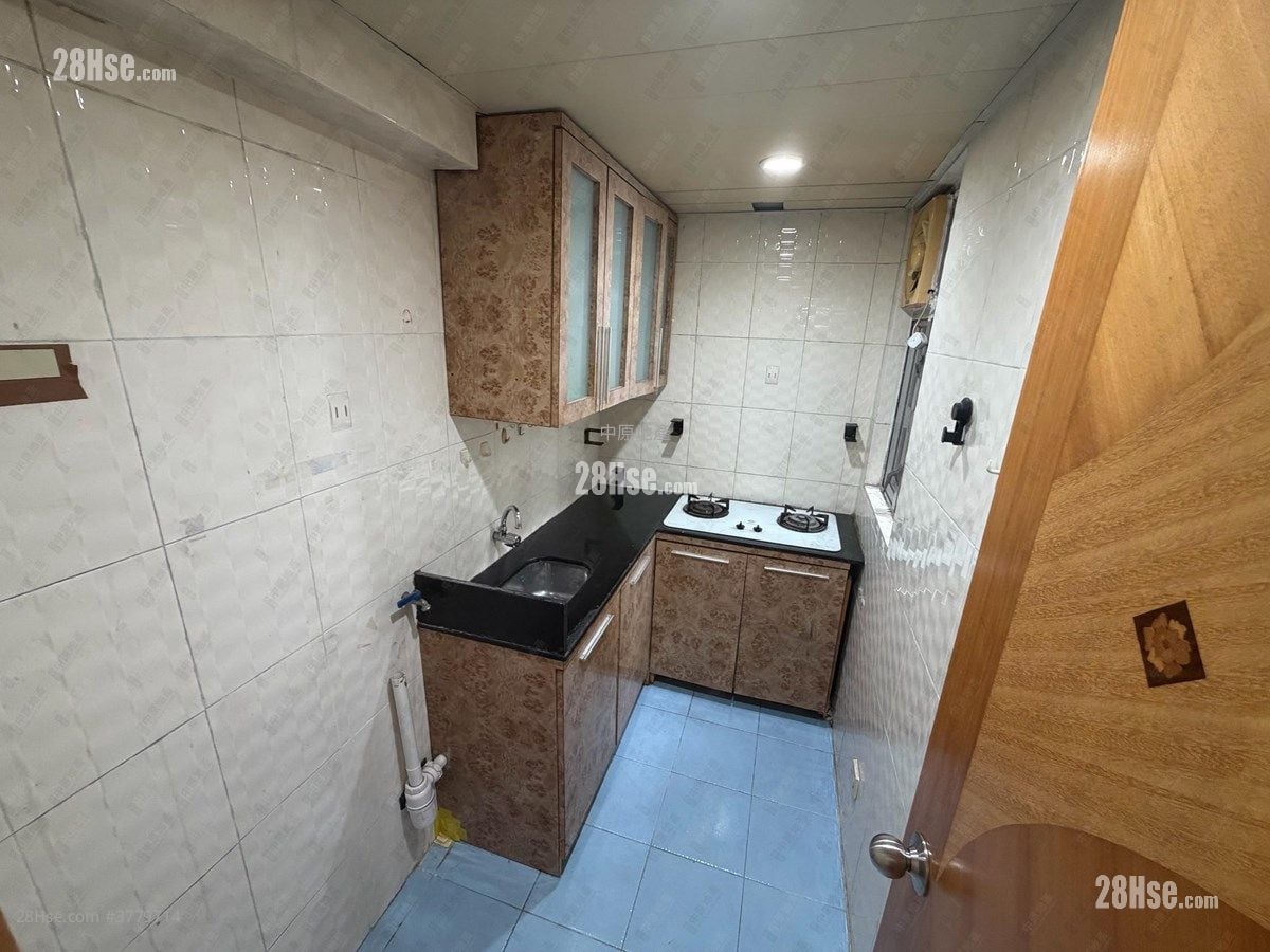 Hong Tak Gardens Sell 2 Bedrooms 363 ft²