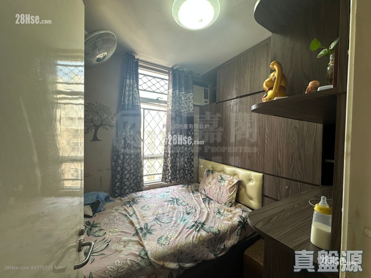 Tin Chung Court Sell 3 Bedrooms , 2 Bathrooms 650 ft²