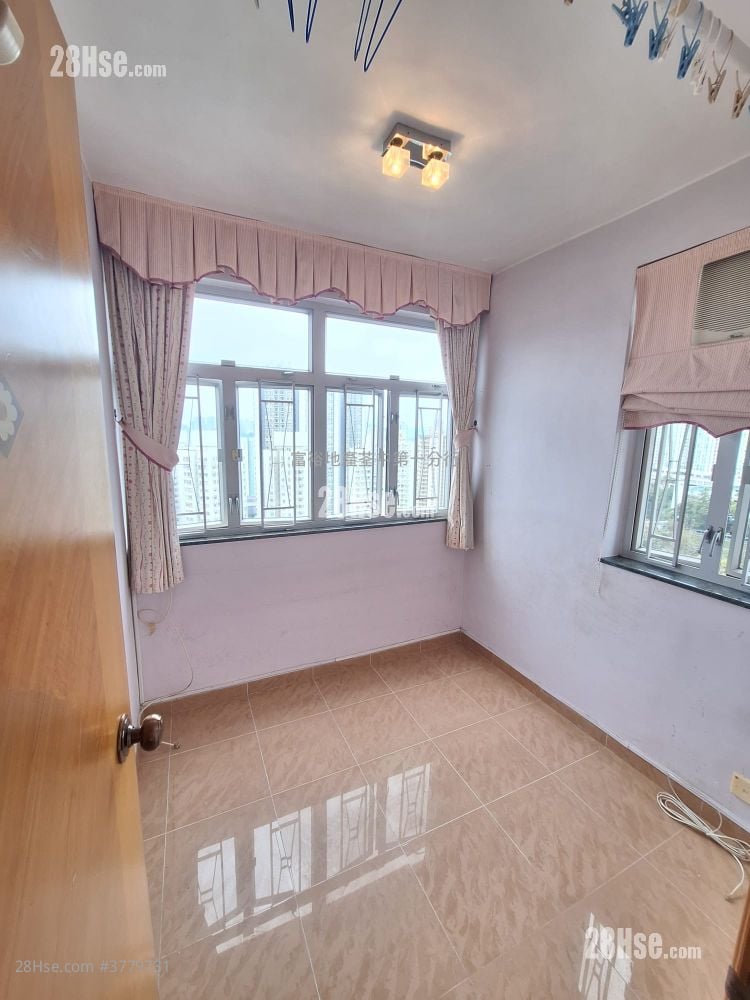 Tsuen Wan Centre Sell 2 Bedrooms , 1 Bathroom 380 ft²