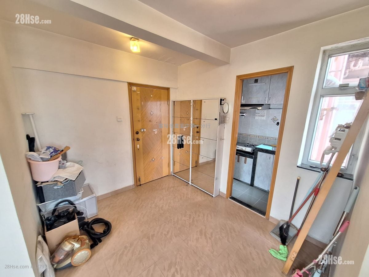 Tsuen Wan Centre Sell 2 Bedrooms , 1 Bathroom 380 ft²