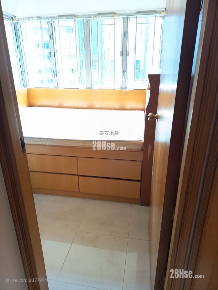 Hung Cheung Building Rental 2 Bedrooms , 1 Bathroom 322 ft²
