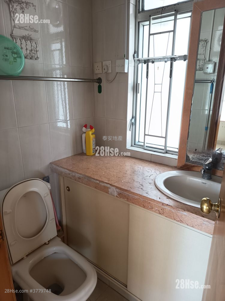 Hung Cheung Building Rental 2 Bedrooms , 1 Bathroom 322 ft²