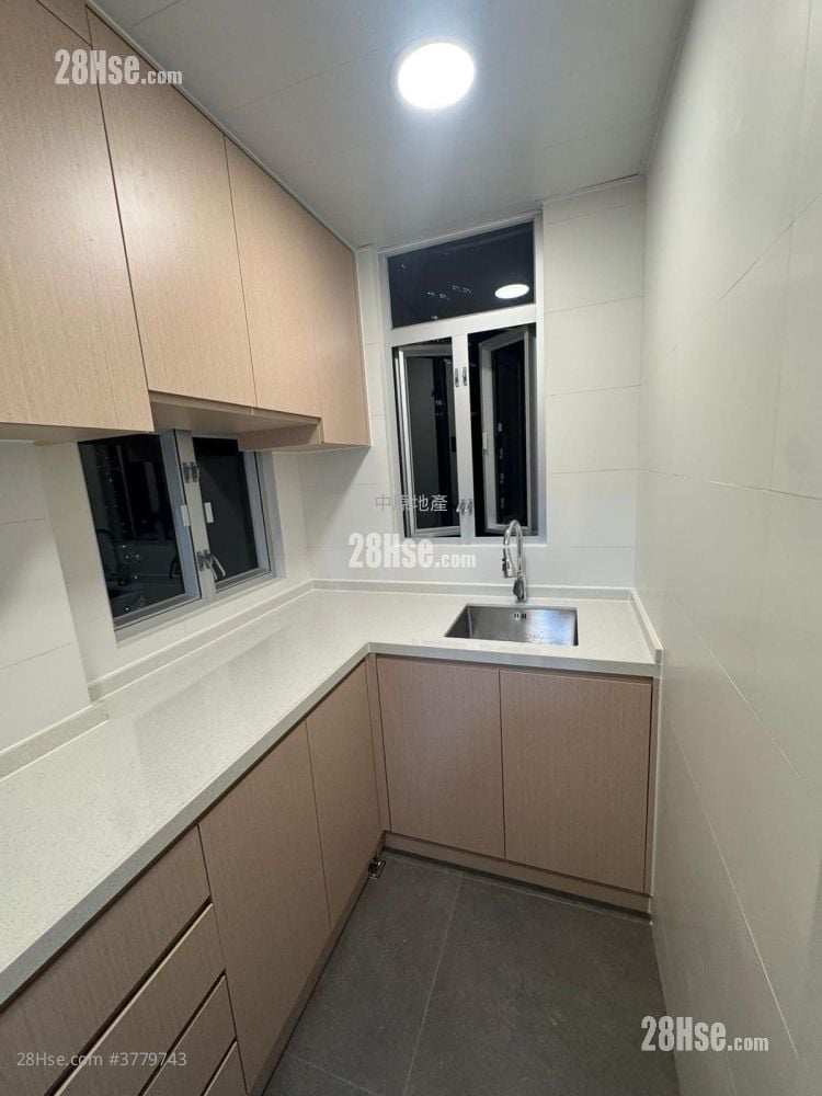 Hip Tak Building Sell 1 Bedroom , 1 Bathroom 499 ft²