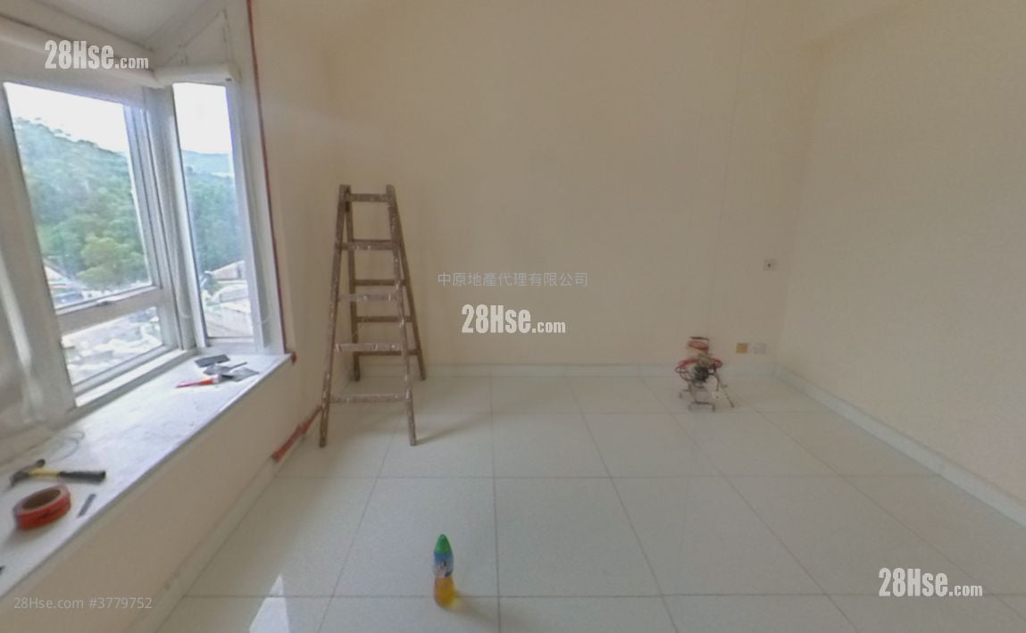 The Beverly Hills Sell 4 Bedrooms 1,606 ft²