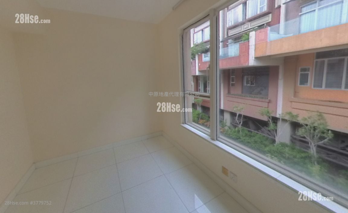 The Beverly Hills Sell 4 Bedrooms 1,606 ft²