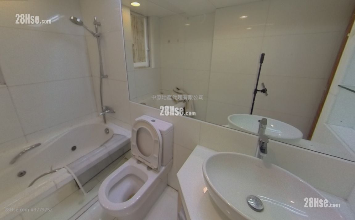 The Beverly Hills Sell 4 Bedrooms 1,606 ft²