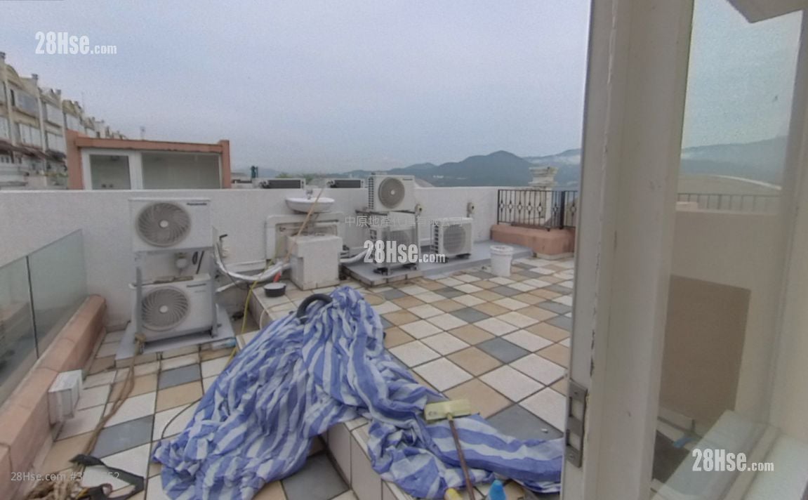 The Beverly Hills Sell 4 Bedrooms 1,606 ft²