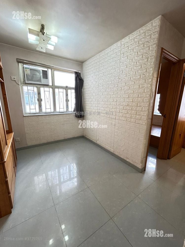 Tsuen Wan Centre Sell 2 Bedrooms , 1 Bathroom 374 ft²