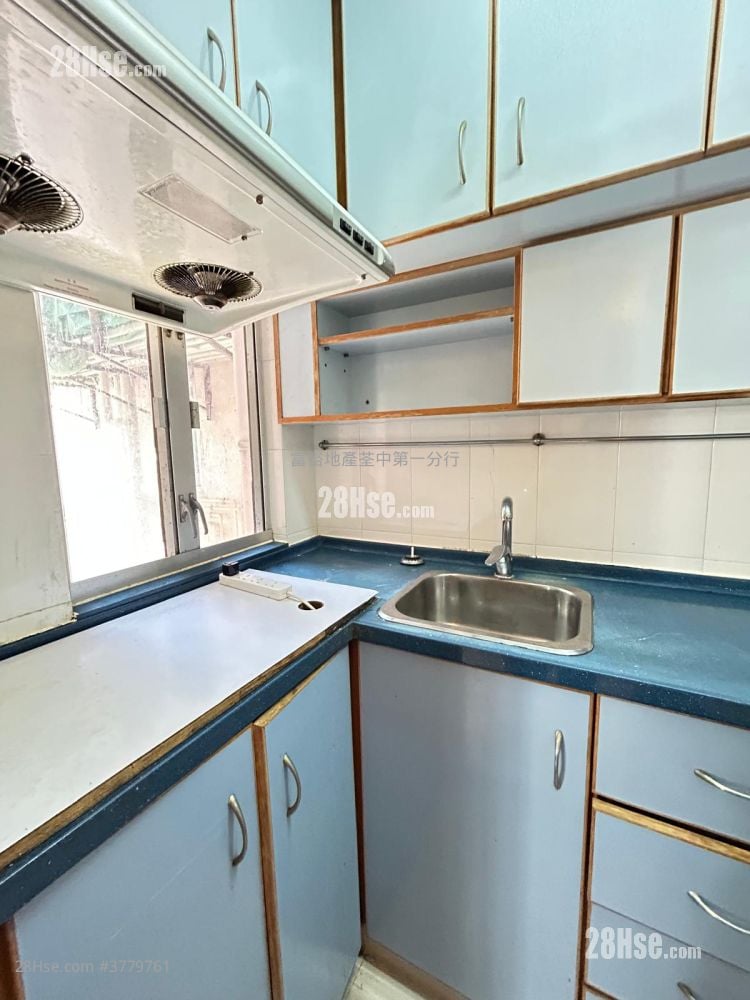 Tsuen Wan Centre Sell 2 Bedrooms , 1 Bathroom 374 ft²