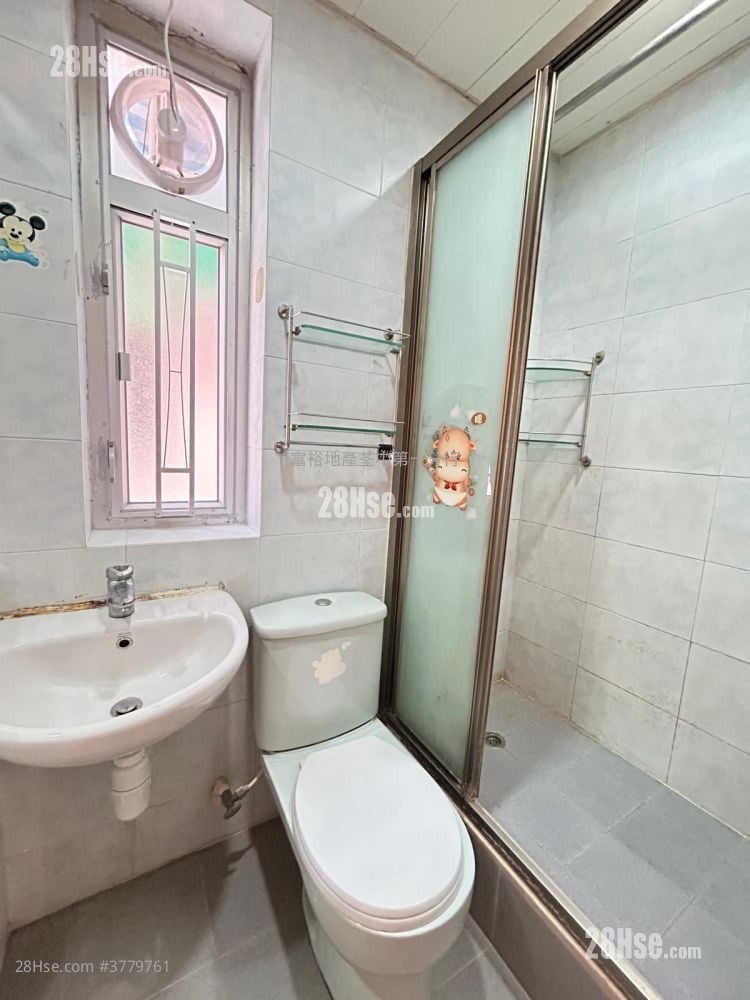 Tsuen Wan Centre Sell 2 Bedrooms , 1 Bathroom 374 ft²