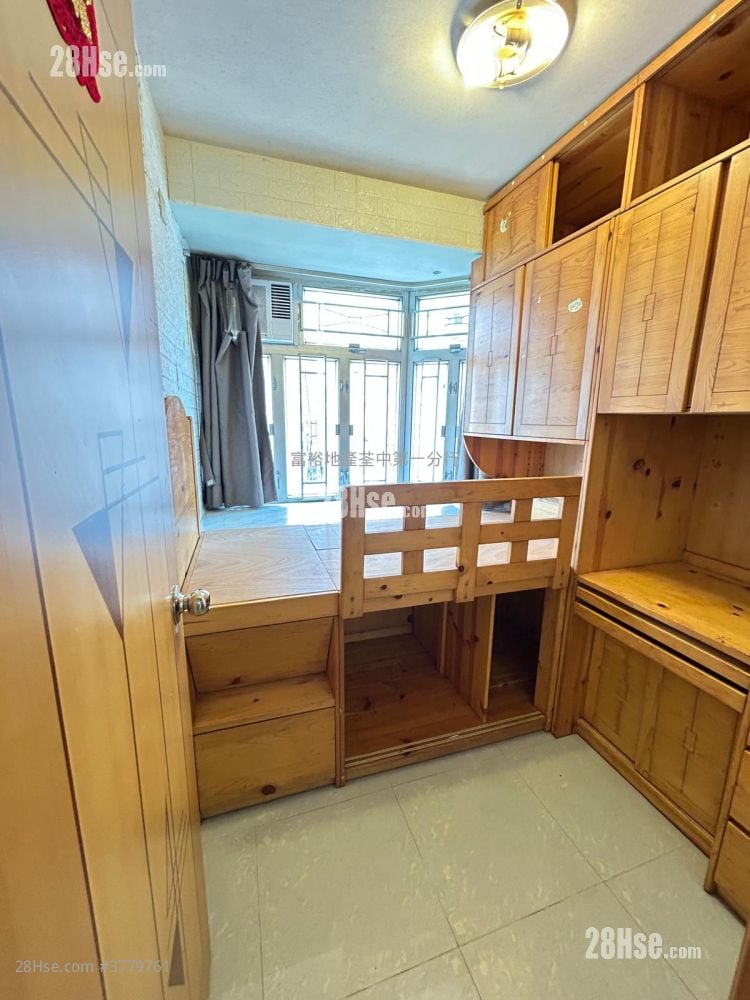 Tsuen Wan Centre Sell 2 Bedrooms , 1 Bathroom 374 ft²