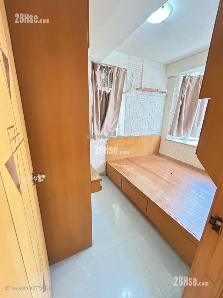 Tsuen Wan Centre Sell 2 Bedrooms , 1 Bathroom 374 ft²