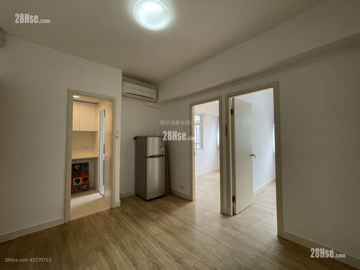 Wah To Building Sell 2 Bedrooms , 1 Bathroom 302 ft²