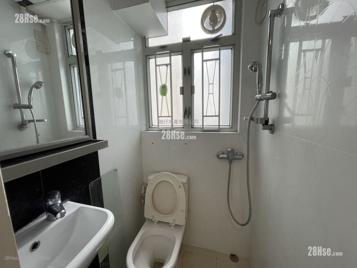 Wah To Building Sell 2 Bedrooms , 1 Bathroom 302 ft²