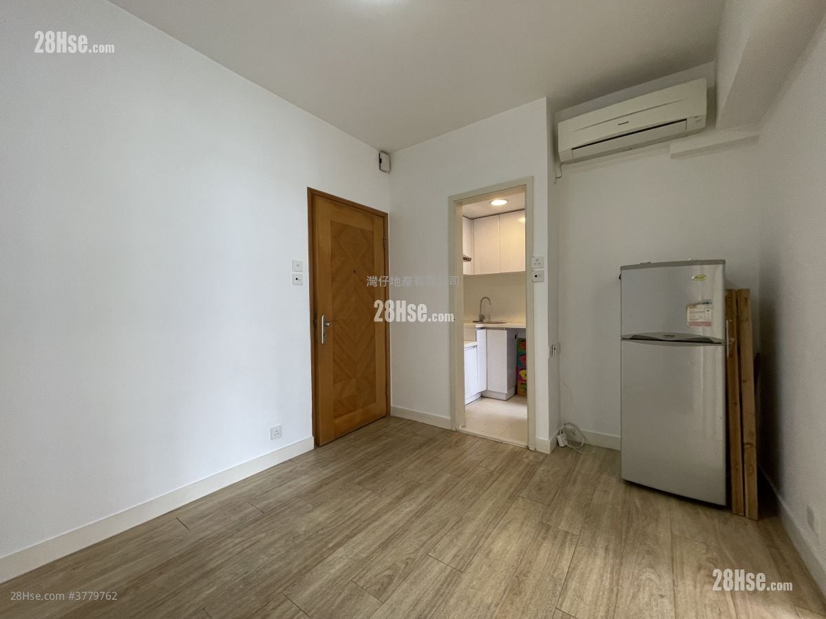 Wah To Building Sell 2 Bedrooms , 1 Bathroom 302 ft²