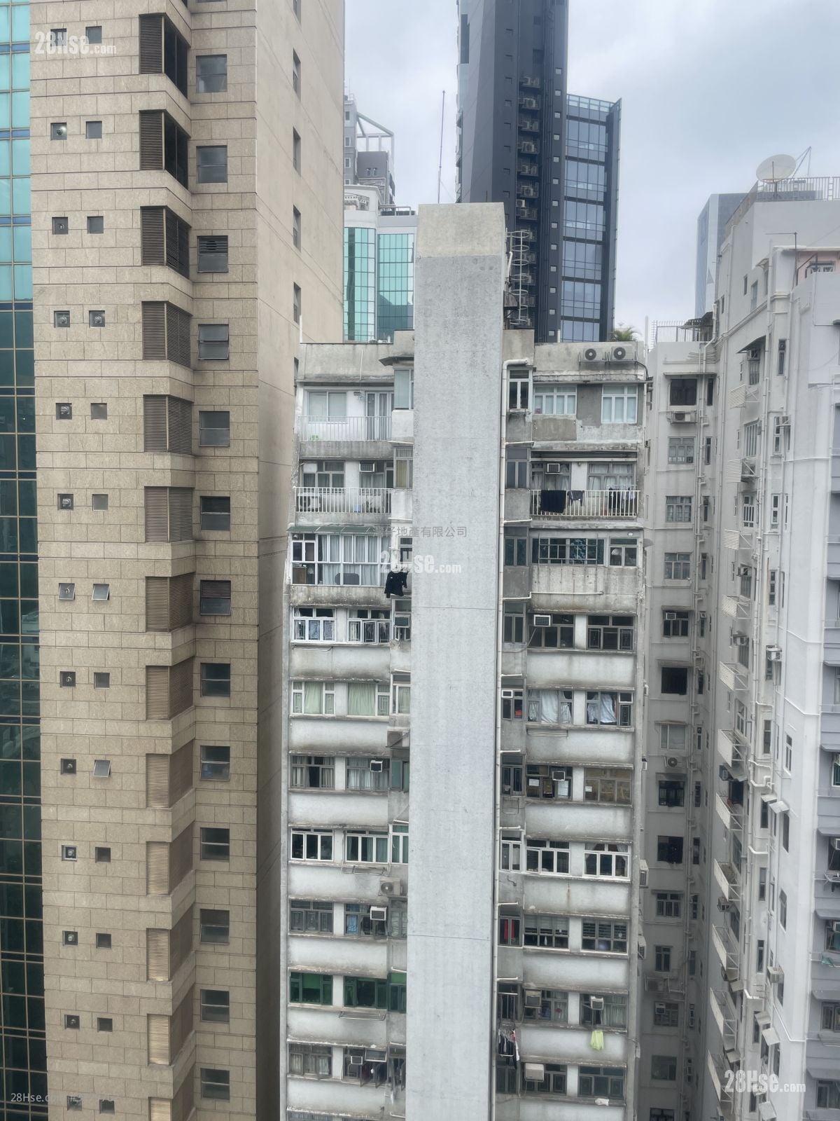 Wah To Building Sell 2 Bedrooms , 1 Bathroom 302 ft²