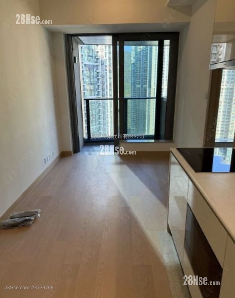 Seasons Place Sell 1 Bedroom 323 ft²