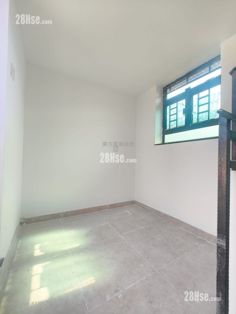 Village Sell 3 Bedrooms , 2 Bathrooms 700 ft²