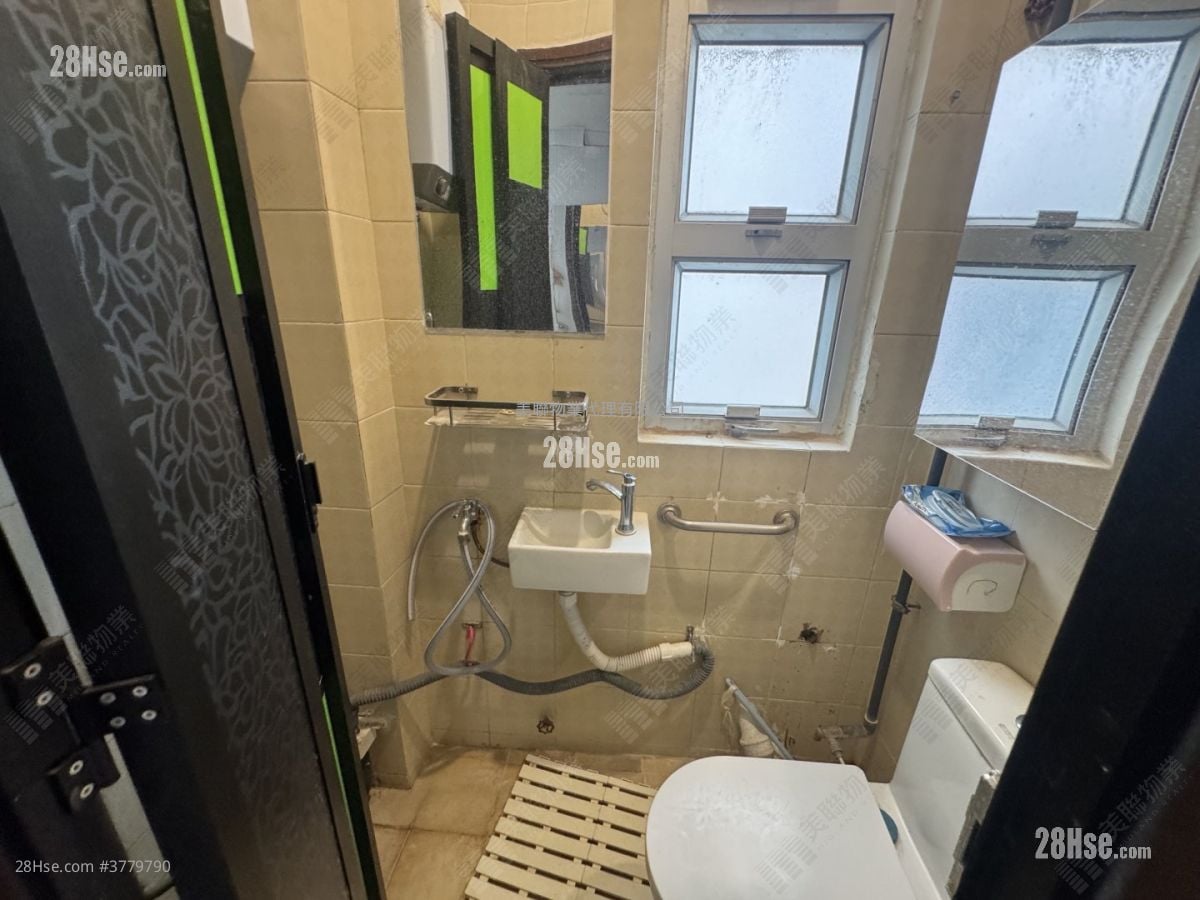 No.150 Shau Kei Wan Road Sell 3 Bedrooms , 2 Bathrooms 623 ft²