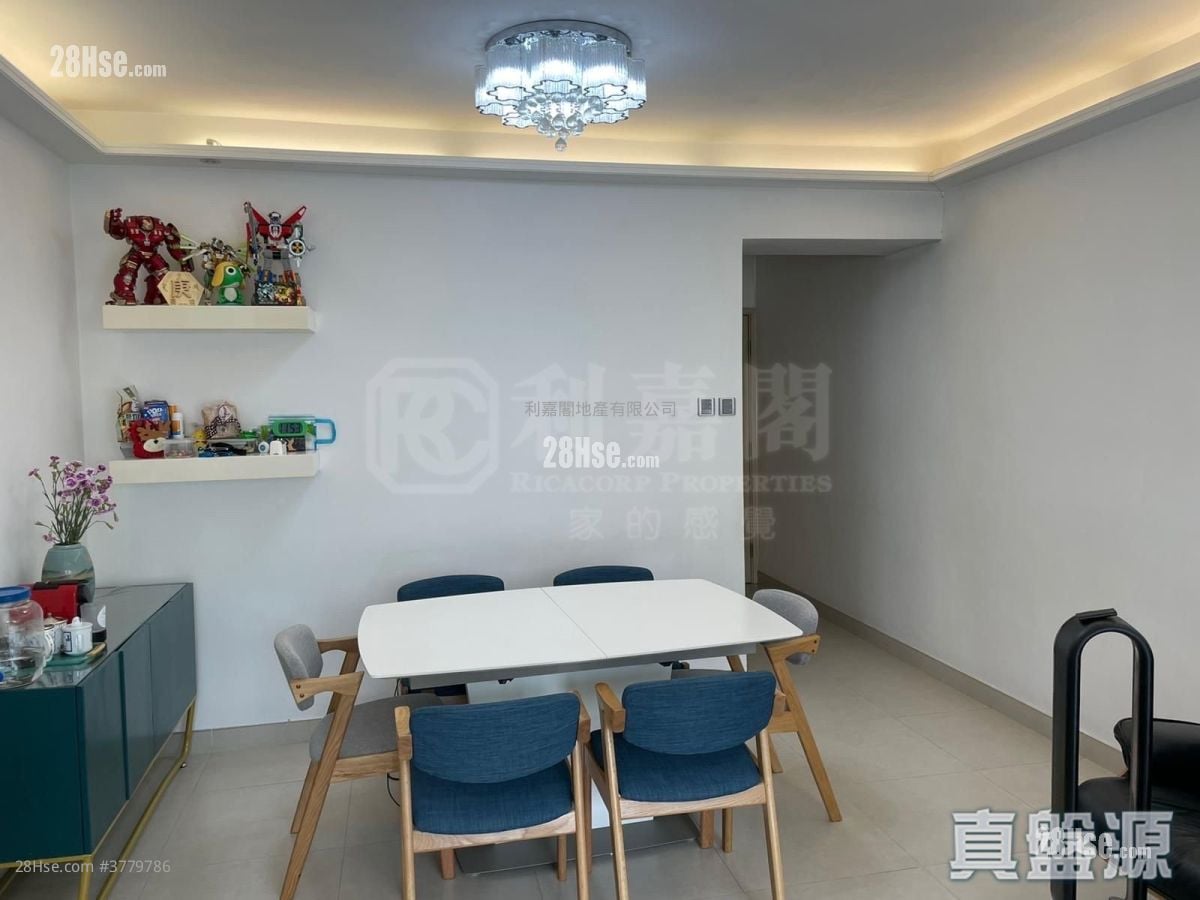 Comfort Gardens Sell 3 Bedrooms 944 ft²