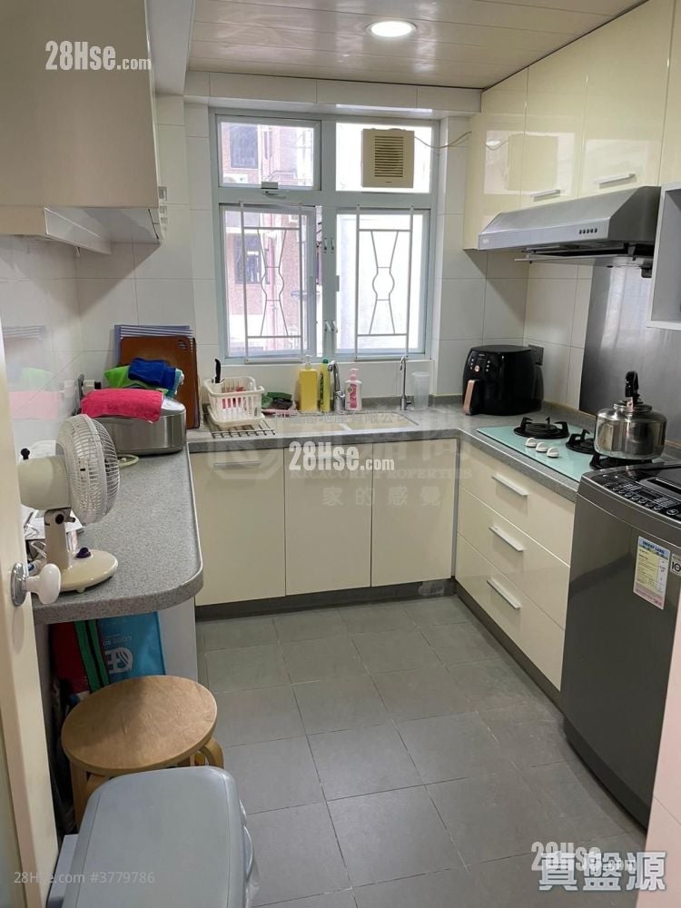 Comfort Gardens Sell 3 Bedrooms 944 ft²