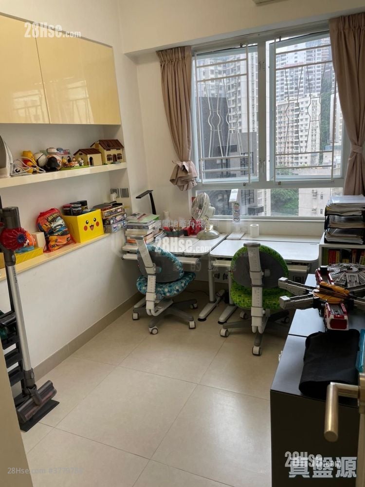 Comfort Gardens Sell 3 Bedrooms 944 ft²